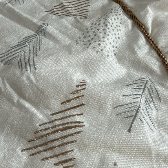 Tree Skirt - Picture 5 of 6